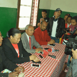 Les leaders de l’AREMA ont rencontré la presse hier aux 67 Ha. (Photo : Kelly)