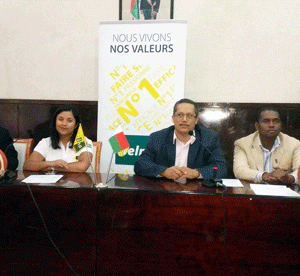 Les membres au sein de la FMBB avec la responsable partenariat sport de Telma.