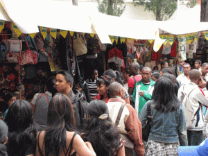 La Grande Braderie de Madagascar attire toujours une foule d’acheteurs.