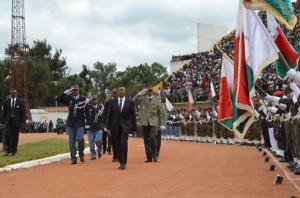 Le Président a passé en revue la troupe à pied.