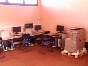 Une partie des ordinateurs offerts par le ministre Neypatraiky Rakotomamonjy.