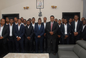 L’équipe de la CNaPS a reçu le traditionnel « tso-drano » du ministre des Sports, Jean Anicet Andriamosarisoa.