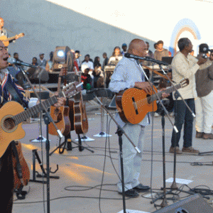 Mahaleo lors de leur concert au Coliséum d’Antsonjombe.