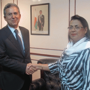 La MAE recevant l’ambassadeur d’Italie.