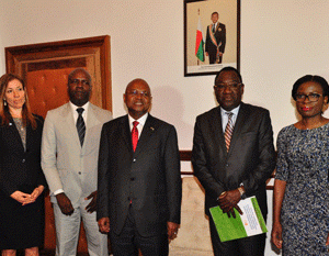 Le Premier ministre Jean Ravelonarivo a reçu la visite de la délégation de la Division Assistance Électorale (EAD) du Département des Affaires Politiques des Nations Unies. 