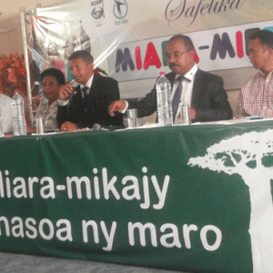 L’équipe de Scoop Digital et celle de l’Alliance Voahary Gasy lors de la signature de la convention qui s’est tenue hier.