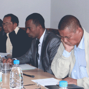 Des membres de la CCED en pleine étude d’un cas litigieux.