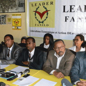 Enième conférence de presse hier pour le clan Rakotomamonjy.