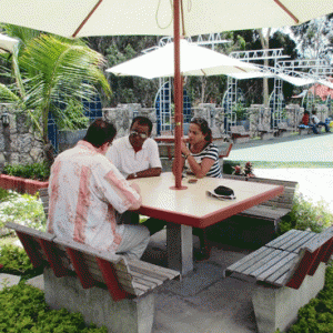 Francis HERBET en réunion de travail avec M. et Mme ANDRIAMAMPIANINA.
