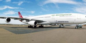 L’A 340 d’Air Madagascar orné du logo du Sommet de la Francophonie