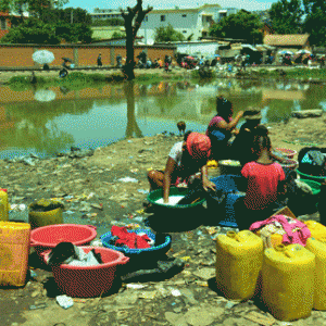  Le canal Andriantany est leur point d’ancrage et de …lavage.