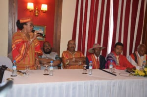 Les Mpanjaka et les Tangalamena venus à Tana apporter leur bénédiction à la célébration du « Taombaovao malagasy ». (photo Yvon RAM)
