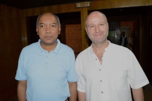 Le Consultant International, Alain Rakotondrazaka et le Psychothérapeute, Jôrg Samotia.