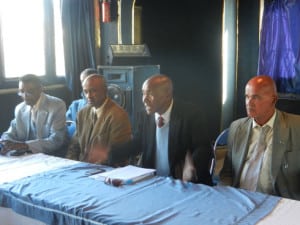 Des membres de l’Association « Mizatra » expliquant leur point de vue sur la situation qui prévaut dans le pays.