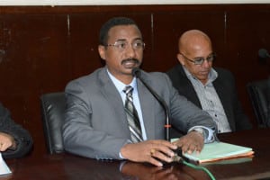 Le ministre Jean Anicet Andriamosarisoa présentant le déroulement du regroupement. (Photo Nary)